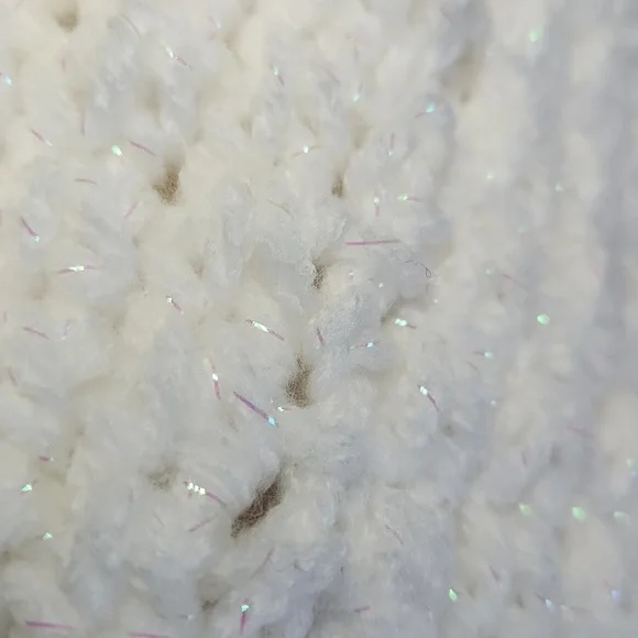 Handmade Crotched, White w Sparkles, 19 1/2" Circumference , 18-36 Mos. - Picture 3 of 6